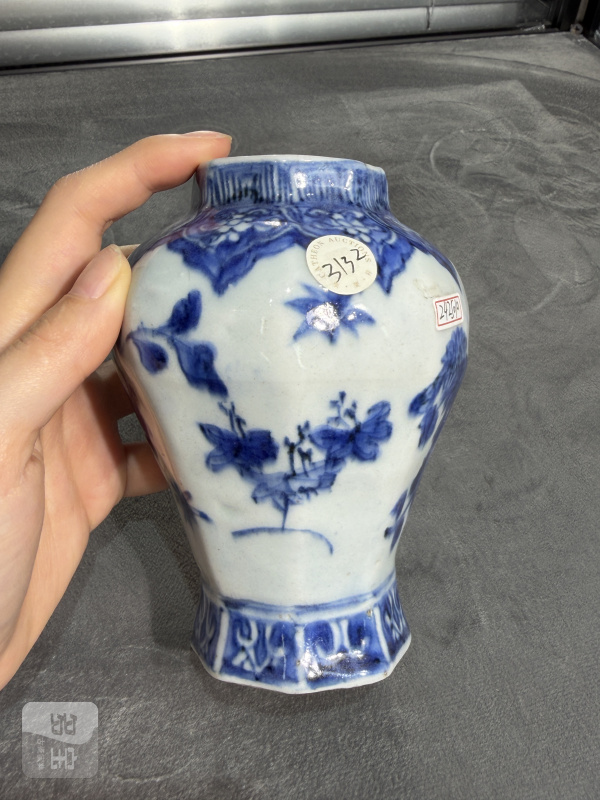 明崇祯青花折枝花卉纹八棱小罐 - 图2